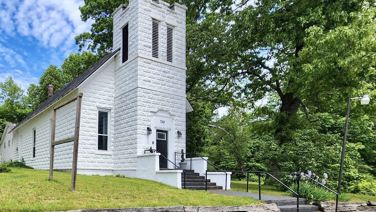 Riverside House | Sanctuary by the Shore, Unique Stay W/Hot Tub by Lake MI