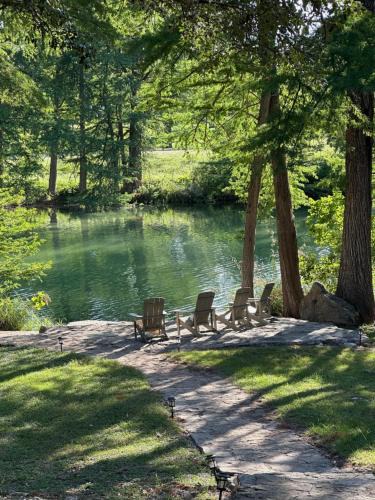 Uvalde County House | Sanctuary on the Frio