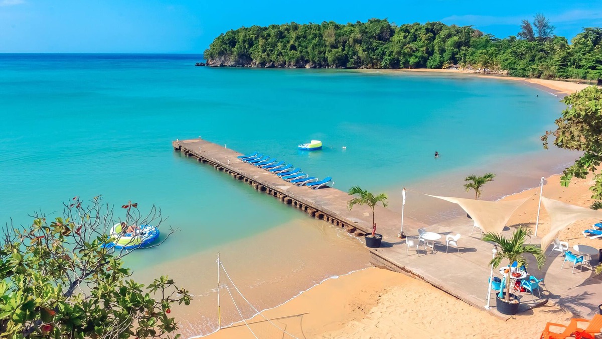 Ocho Rios Hotel | Sand And Tan Beach Hotel