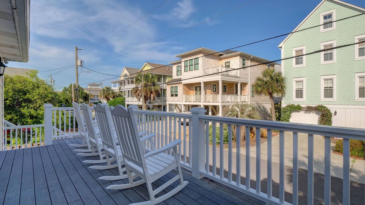 South End House | Sand Castle - Spacious stand alone home on the south end