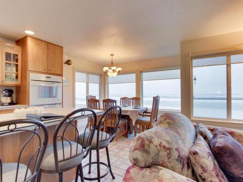 Rockaway Beach House | Sand Castle Villa