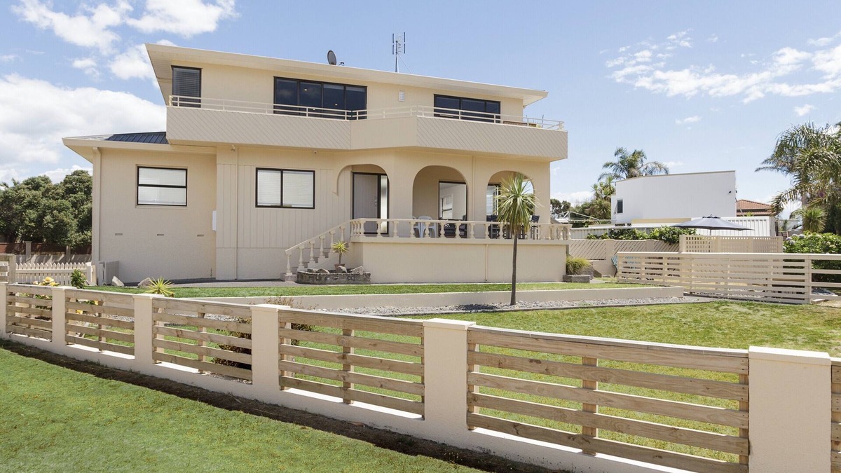 Omanu Cottage | Sand Castles - Mount Maunganui Holiday Home