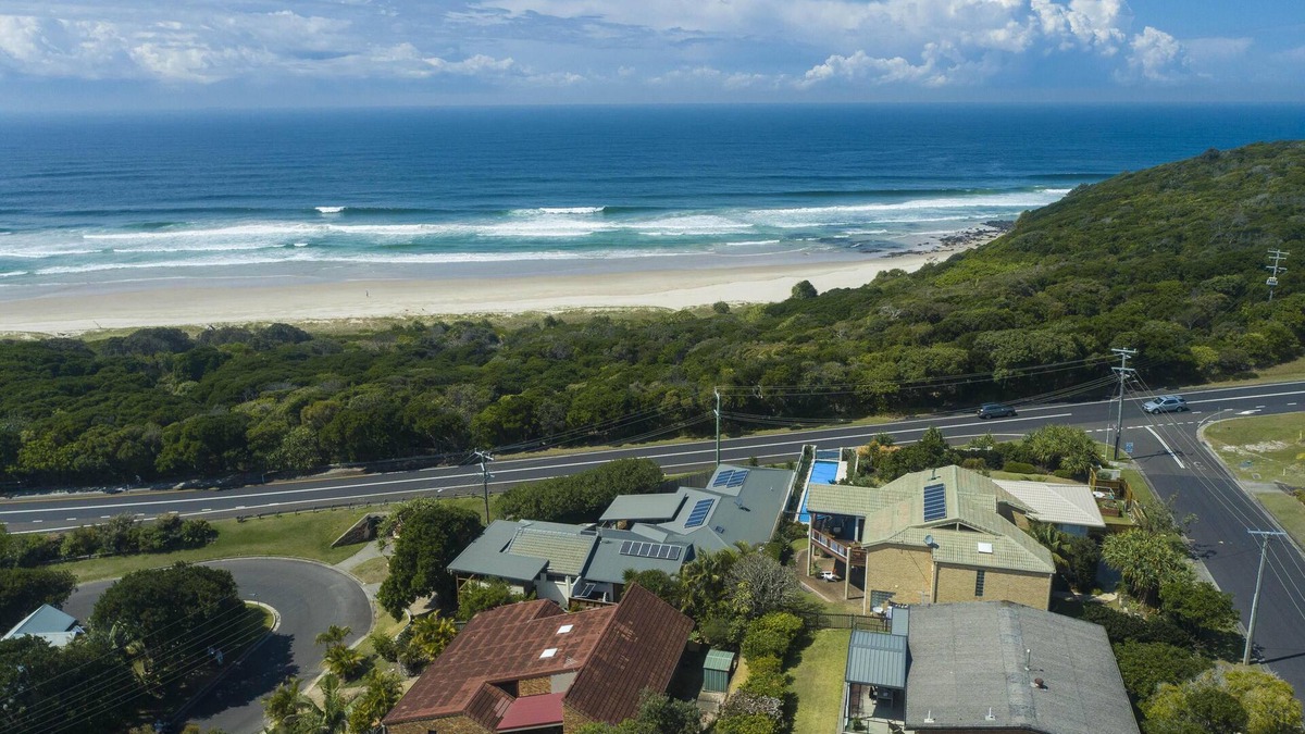 East Ballina House | Sand Dunes - Spacious Airy Townhouse by the beach