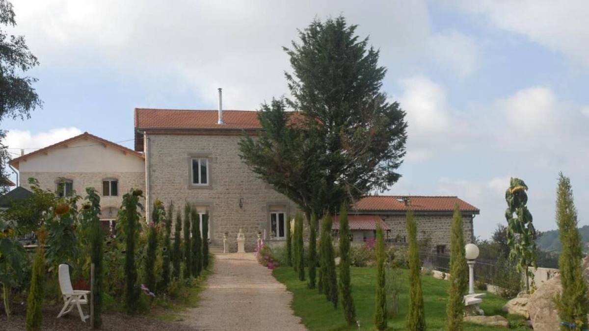 La Gimond Bed & Breakfast | Sand 'family guest room at Domaine de la plume