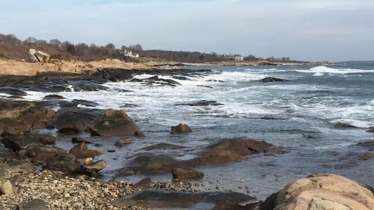Point Judith House | Sand Hill Cove Colonial, Steps from Roger Wheeler!