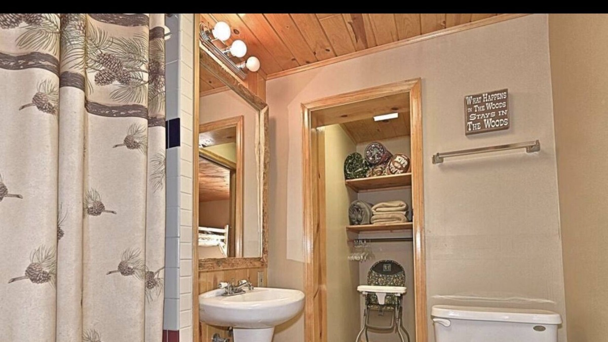 Oslund Cabin | Sand Lake Cabin
