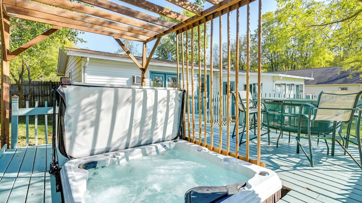 Onsted House | Sand Lake Retreat: Canal Access & Large Yard!