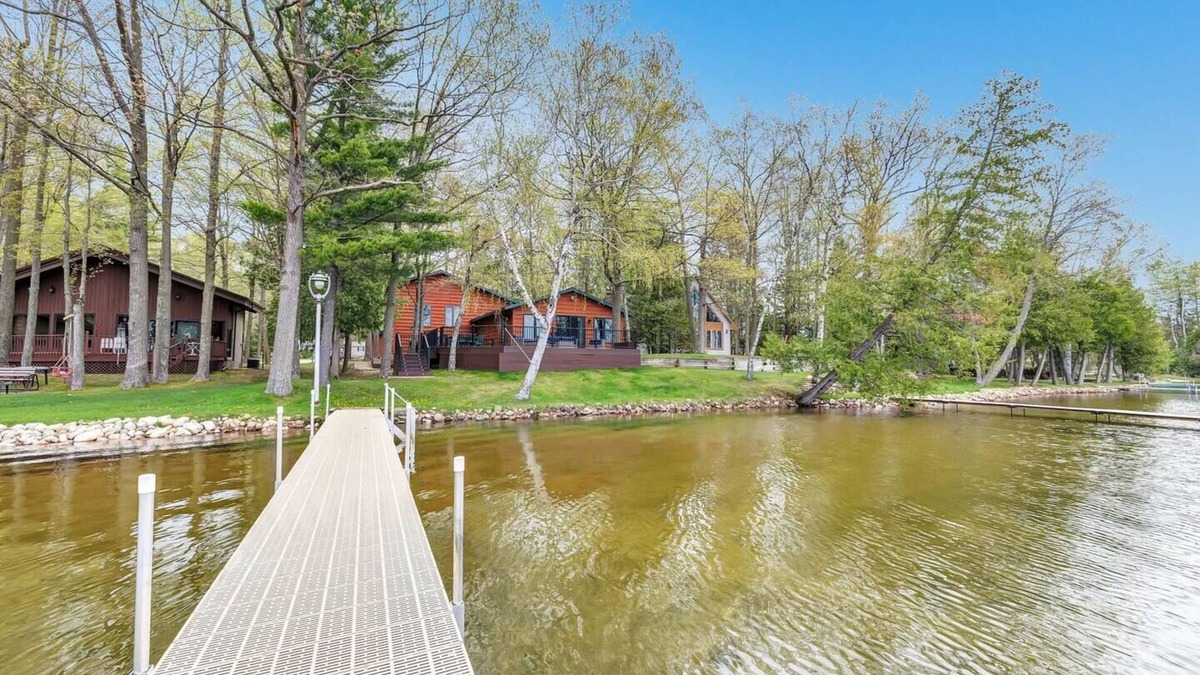 Brazeau House | Sand Shoreline, Party Garage, Picturesque Sunsets, Dock