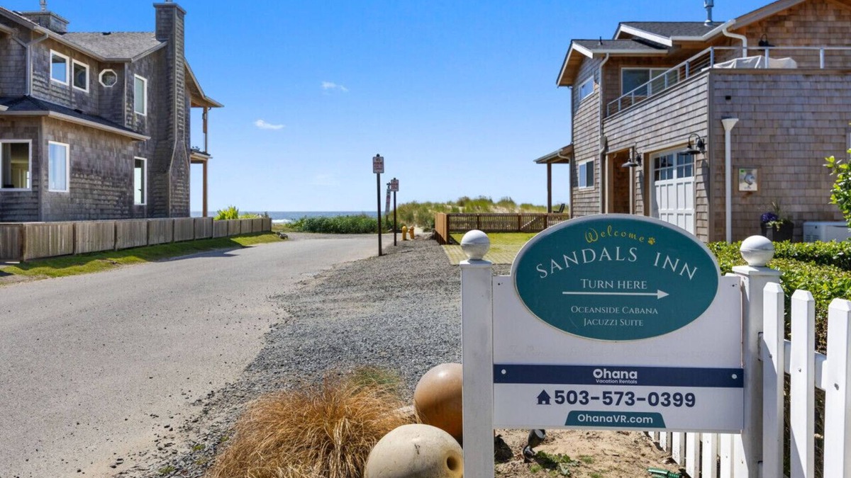 Cannon Beach Cottage | Sandals Inn Spa Suite & Cabana: Steps to Beach | Dog-Friendly