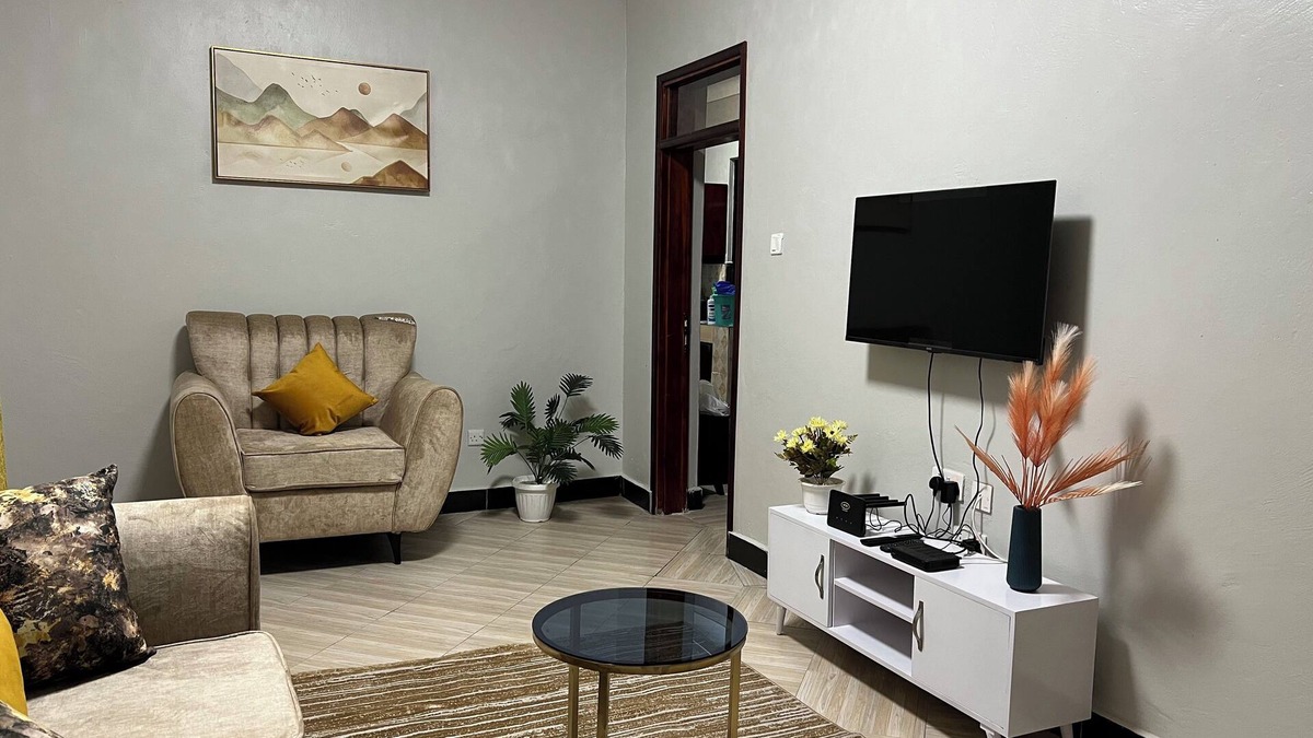 Entebbe Apartment | Sandalwood Home 4- 8min to the airport and 2 min to big shopping malls