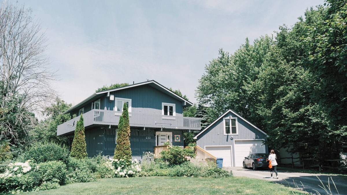 Picton House | Sandbanks Escape (5 min drive) on Sheba’s Island | Pet-Friendly Cottage
