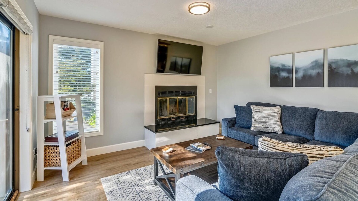 Tolovana Park House | Sandcastle B-4 -Garage. 2 minutes to the beach! w/ High-Speed EV charging outlet