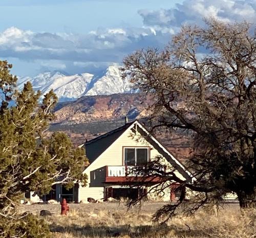 Torrey House | Sandcreek Cottage/Fabulous Views on Five Acres