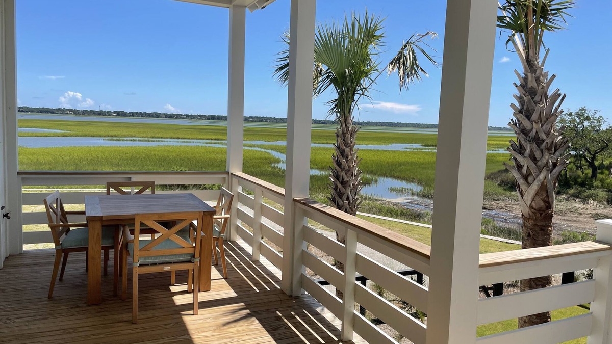 Johns Island House | “Sanderling” (3040 Southerly Way) 2 person creekside bungalow at Kiawah River