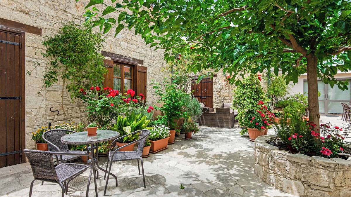 Arsos Apartment | Sanders Arsorama Great 1 Bdr Apt with Shared Patio