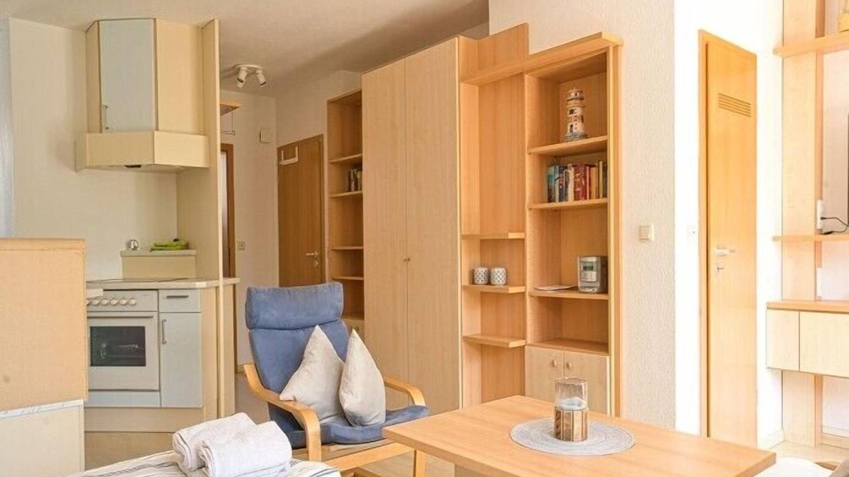 Wangerooge Apartment | Sandfloh - quietly located apartment with terrace and beach chair