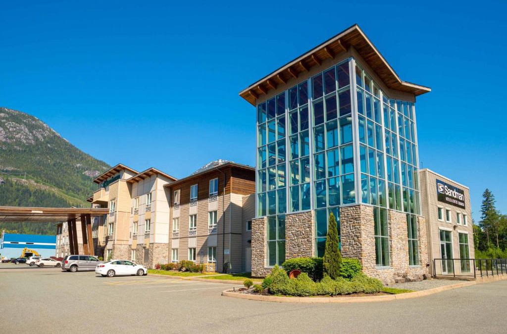 Squamish Hotel | Sandman Hotel and Suites Squamish
