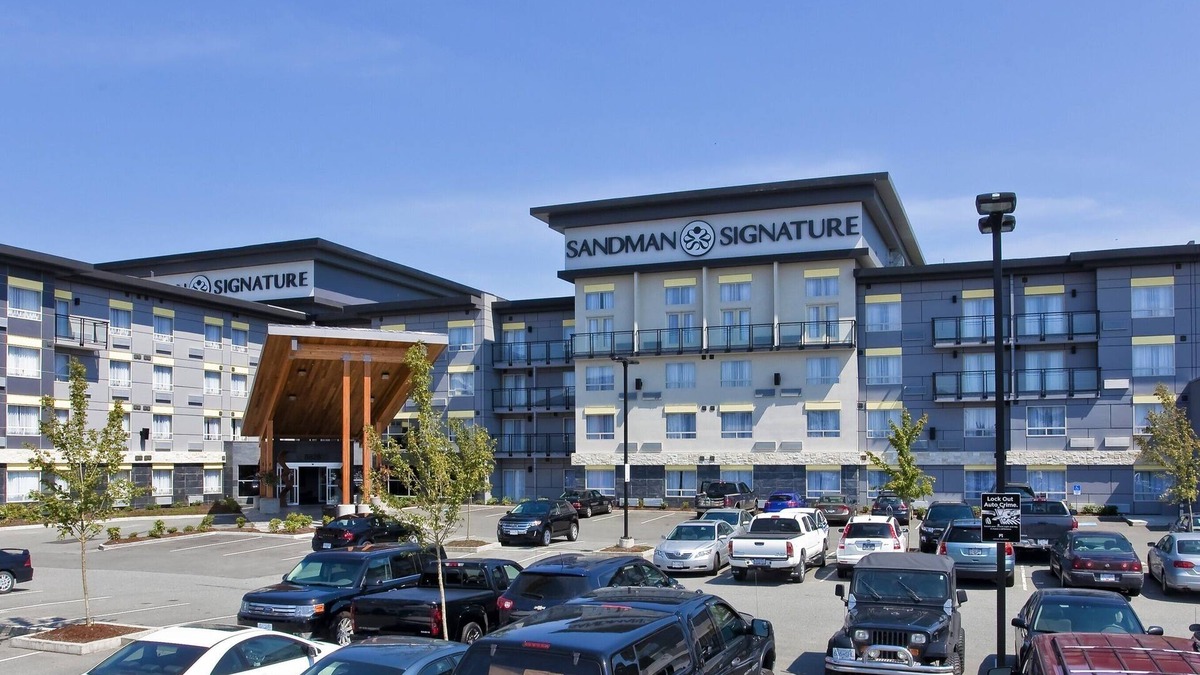 Willoughby Hotel | Sandman Signature Langley Hotel