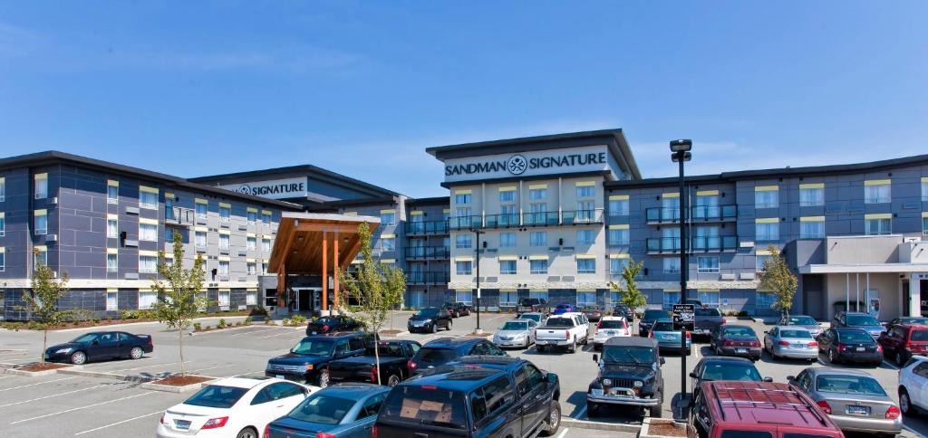Willoughby Hotel | Sandman Signature Langley Hotel