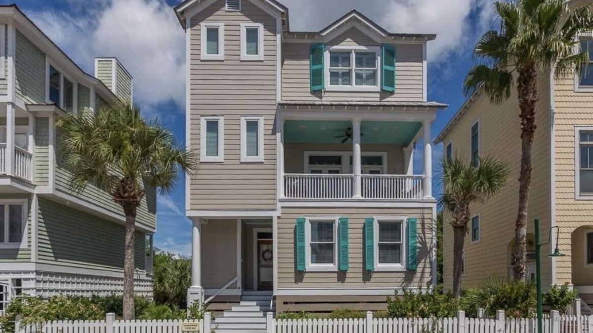 East Beach Cottage | Sandpiper Cottage - Fantastic Beach Front Property on Georgia Coast w/Elevator!