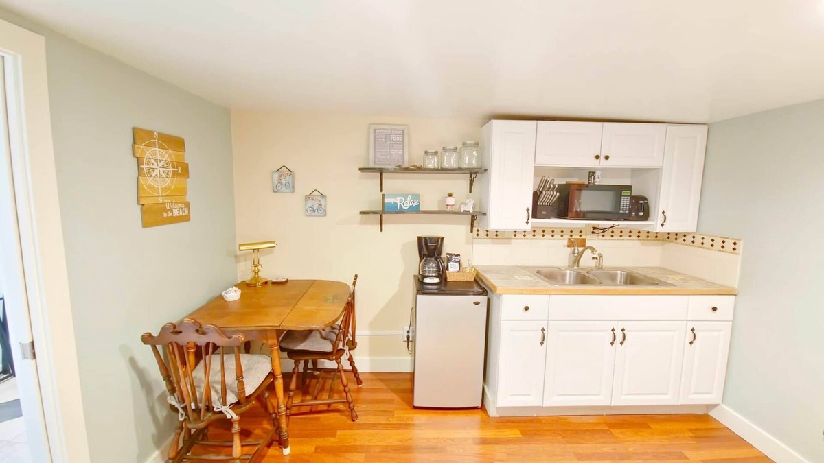 Seaview Apartment | Sandpiper Cottage - A Eclectic Beach Theme -Kitchenette, Eclectic Beach Theme Studio Kitchenette *Pe