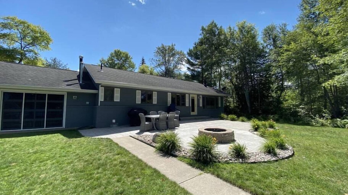 Lewiston House | Sandpiper Cottage Sum