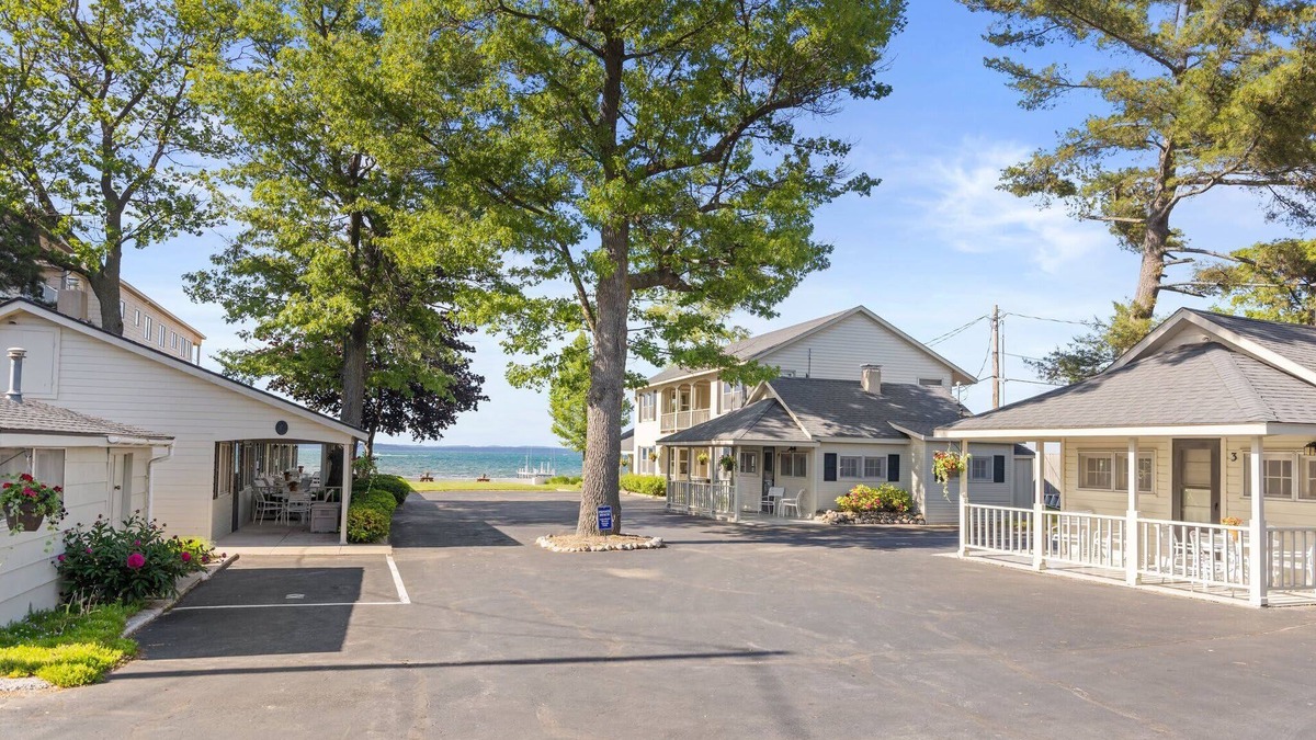 Traverse City Cabin | Sandpiper Cottage 3 S