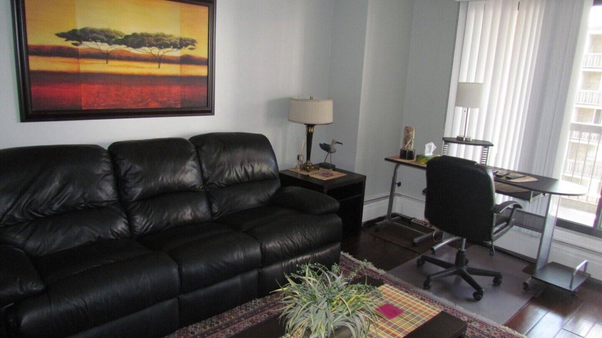 Connaught Condo | Sandpiper - Furnished Executive 2 Bedroom Condo