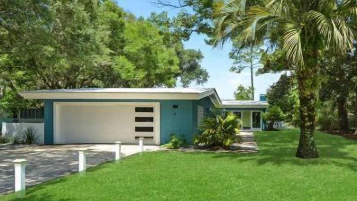 Jekyll Island House | Sandpiper Hideaway- Lovely home with pool and just steps away from the beach