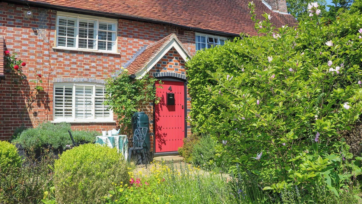 Northchapel Cottage | SANDROCK SPRINGS, pet friendly, character holiday cottage in Petworth