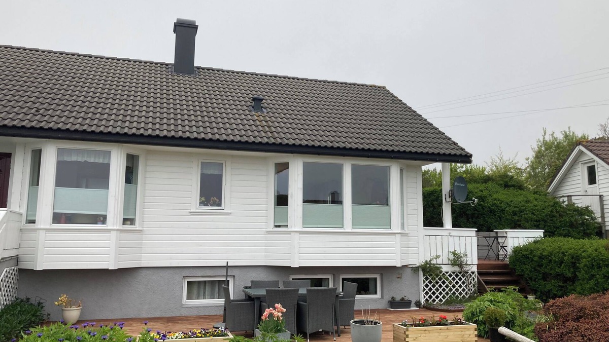 Sandve Apartment | Sandve, spacious apartment, in quiet neighborhood. Sea view.