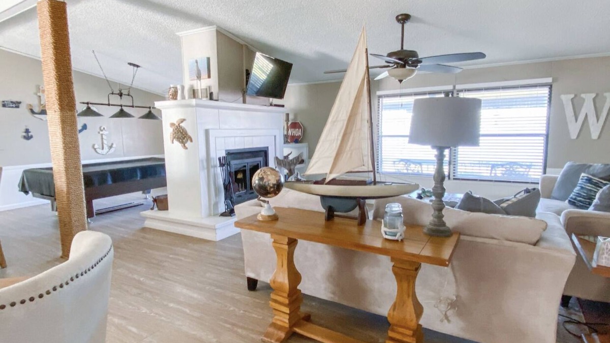 Graford House | Sandy Beach Cabana on Possum Kingdom Lake
