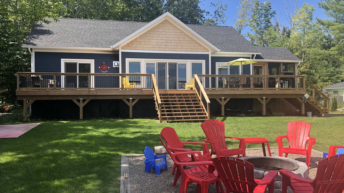 Muskoka Lakes Cottage | Sandy beach cottage in Muskoka - great for families!
