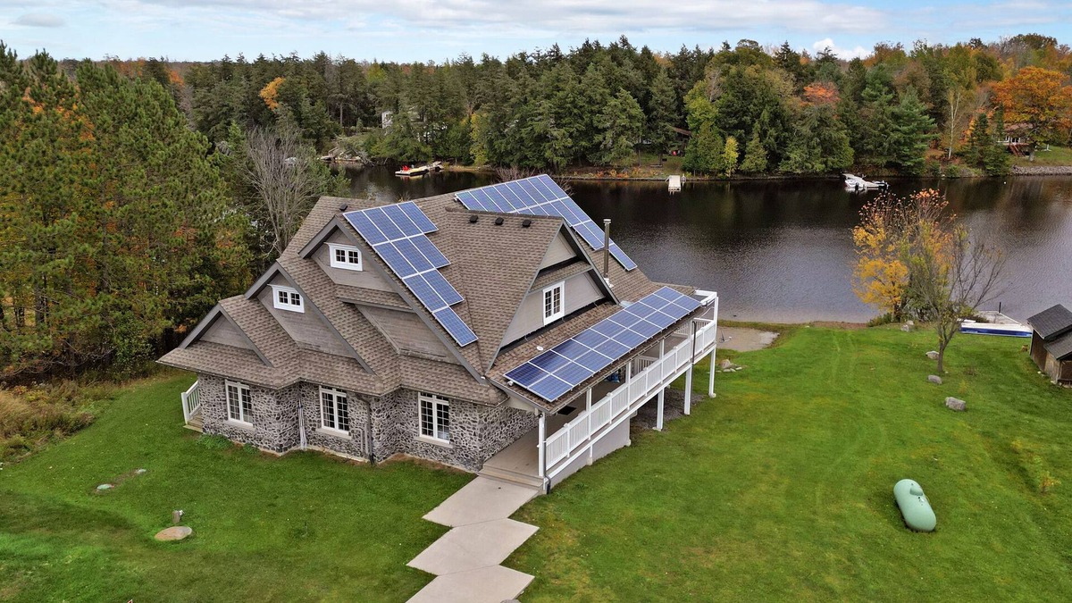 McKellar Cottage | Sandy Beach Muskoka 4 Beds Cottage