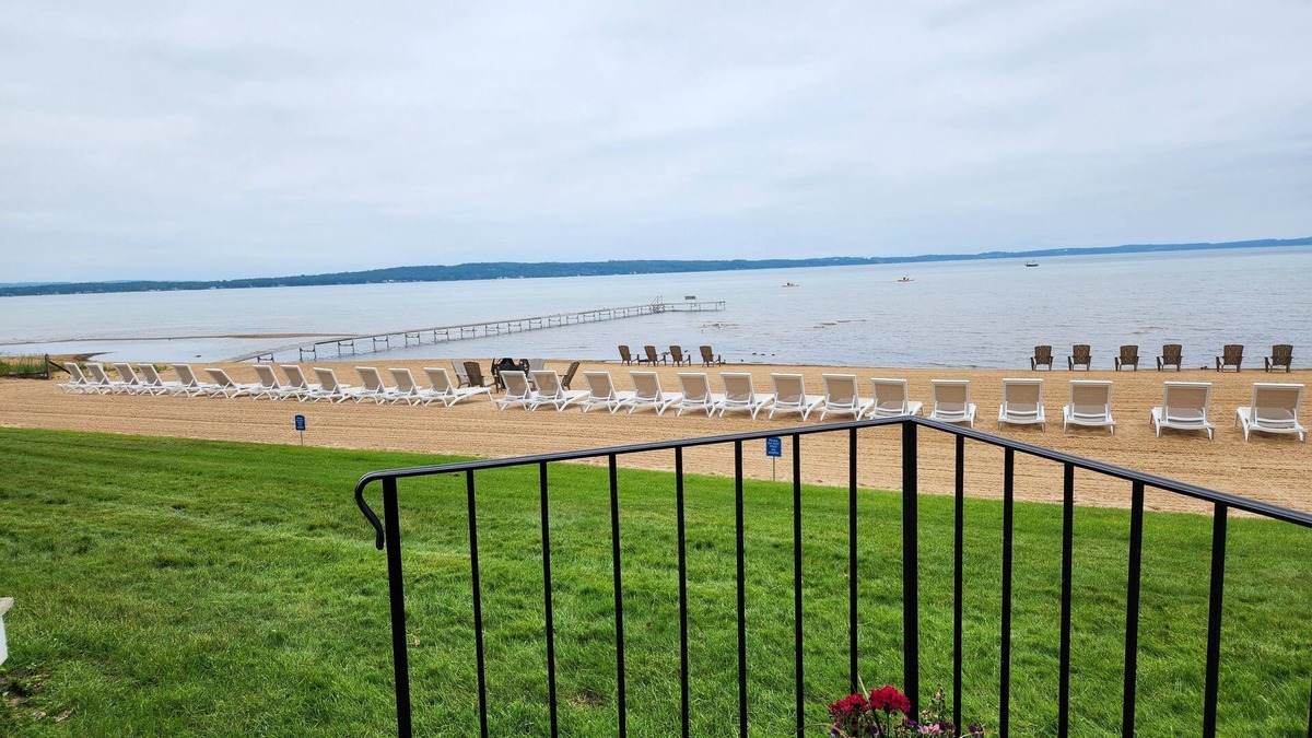 Traverse City House | Sandy Beach! Pool, air conditioning. Traverse City studio condo on the Bay