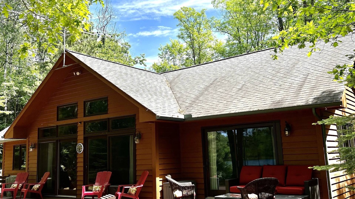 Cable Cabin | Sandy beach, quiet lake, great fishing & beautiful sunsets w/2 kayaks & gameroom