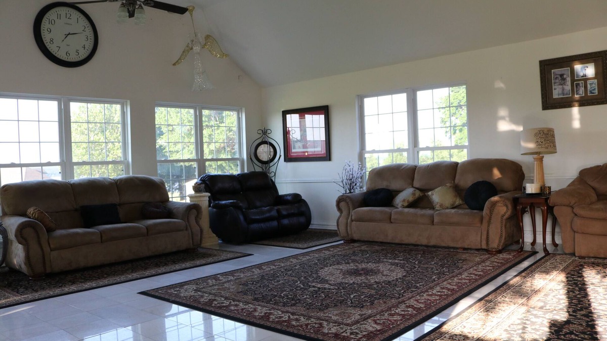 Longtown Villa | Sandy Beaches-Lake Accessn6000 sq. ft. -Sleeps 25 n9 bedrooms, 4 bathrooms