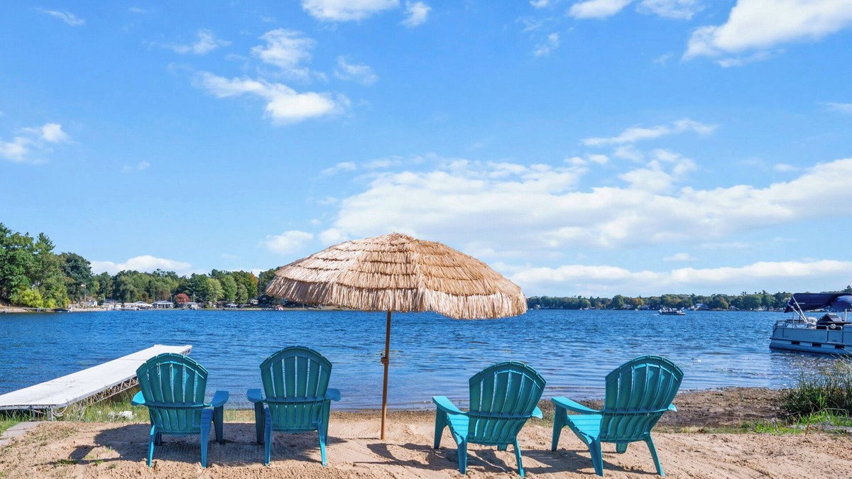 Lakeview House | Sandy Beachfront Lakehouse with Amazing Views!