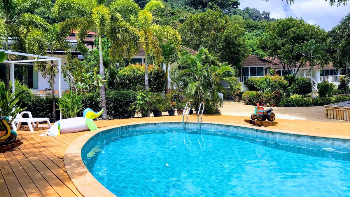 Patong House | ⭐Sandy Bloom Villa 10BR Sleeps 20w/Pool &Breakfast