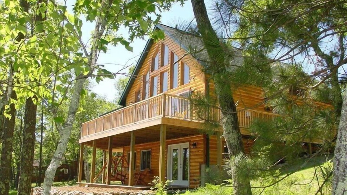 Minong Ski Chalet | Sandy Bottoms Chalet