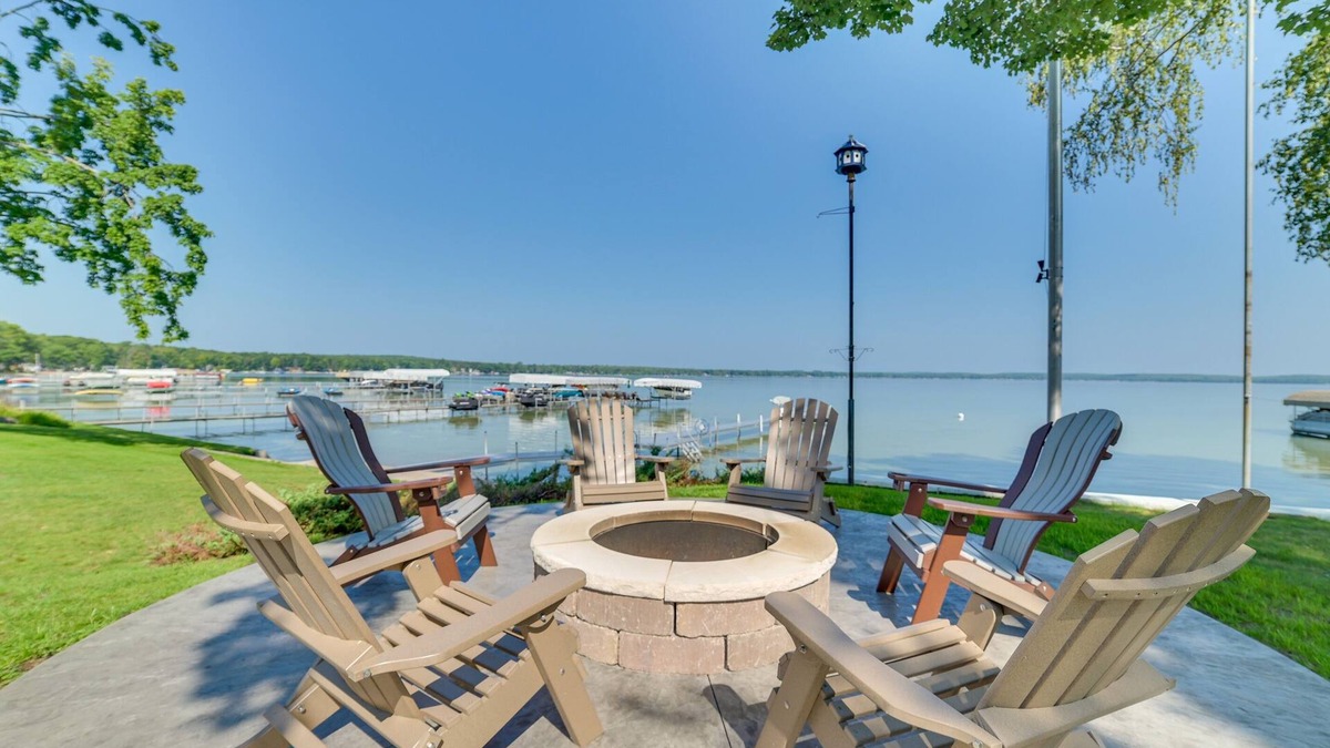 Higgins Lake House | Sandy Bottoms.Higgins Lake 3 bedroom + Detached Bunkhouse