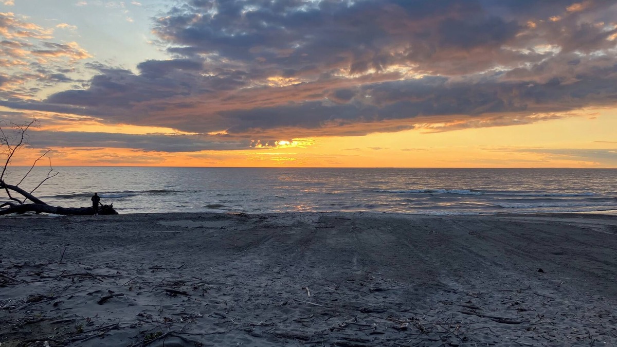 Lake Erie Beach House | Sandy Cheeks is perfect for your next family vacation! Walk to Lake Erie Beach.