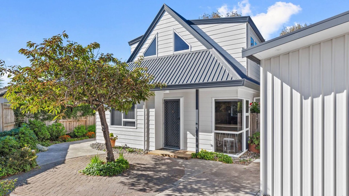 Papamoa Beach Cottage | Sandy Feet - Papamoa Beach Holiday Home