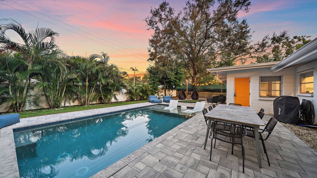 Alta Vista House | Sandy Feet Retreat | Private Pool + Ping Pong!