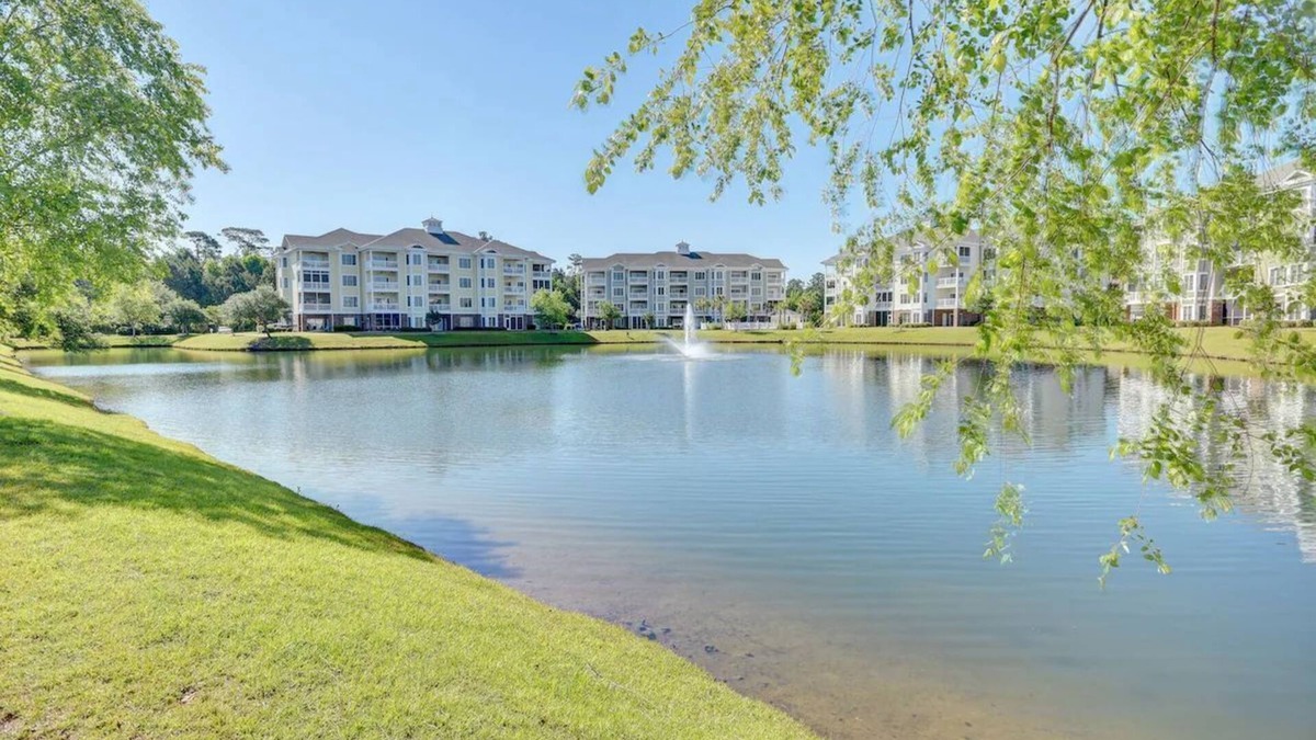 Central Myrtle Beach Condo | Sandy Feet Retreat~3br Condo,Pond view,Pool &more