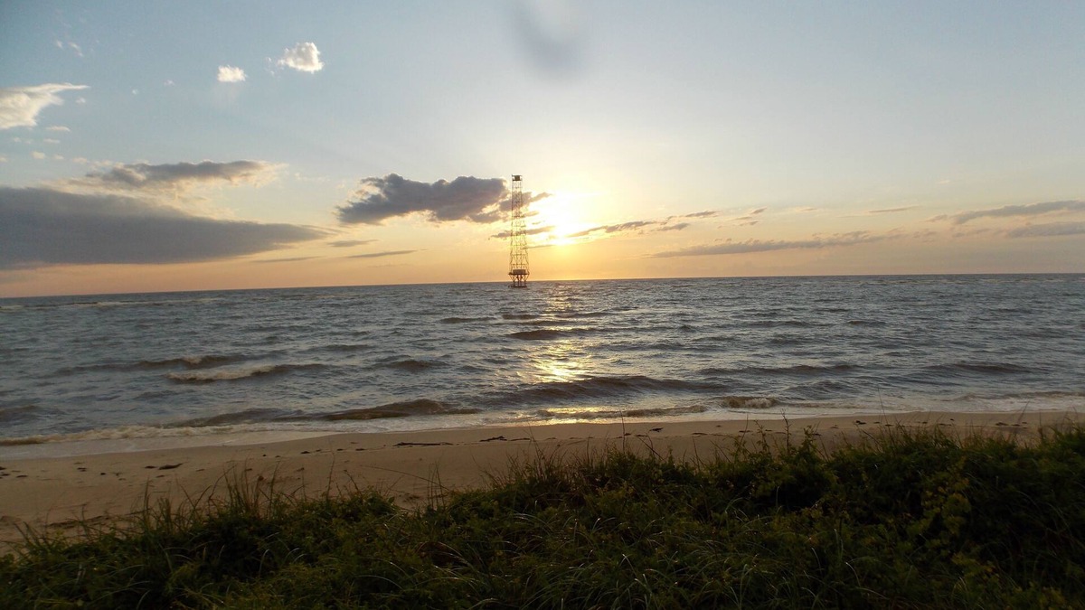 Silver Beach Cottage | *SANDY HILL SUNSETS*
