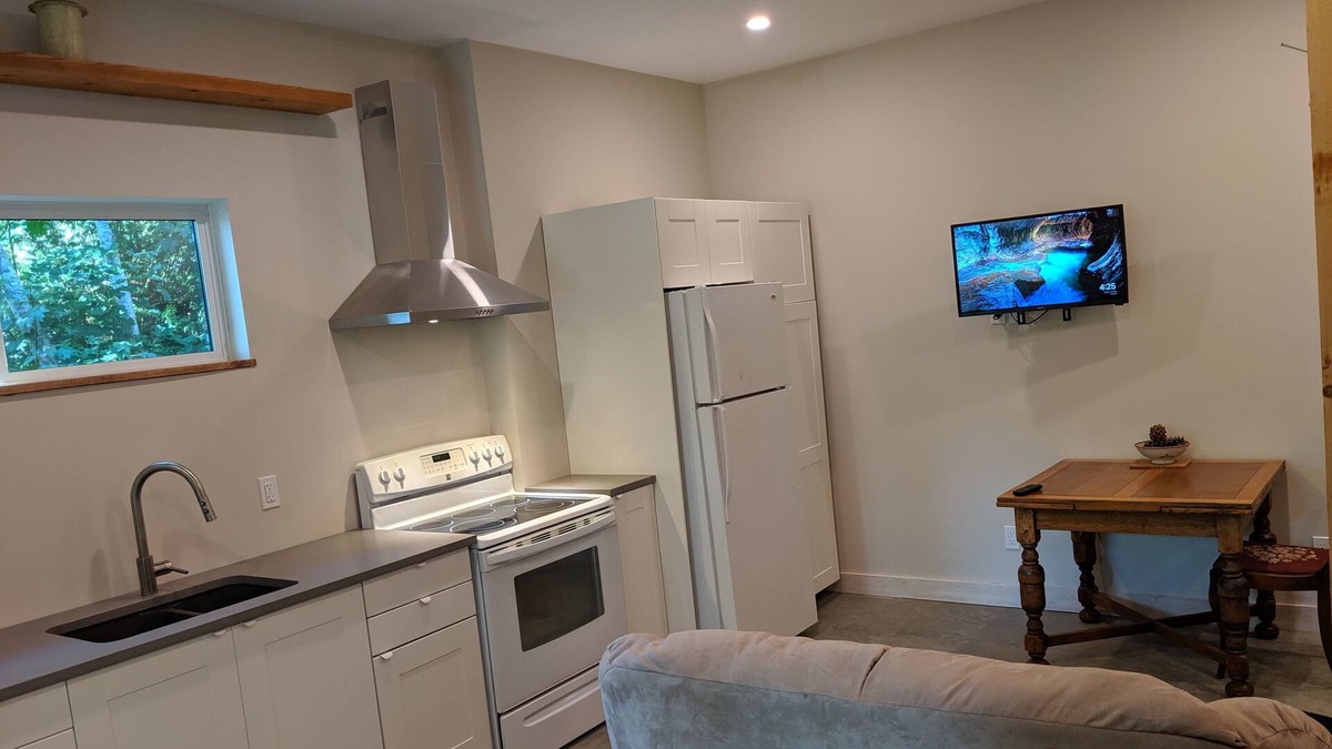 Sandy Hook Apartment | Sandy Hook Studio with full kitchen/ stones throw from Beach