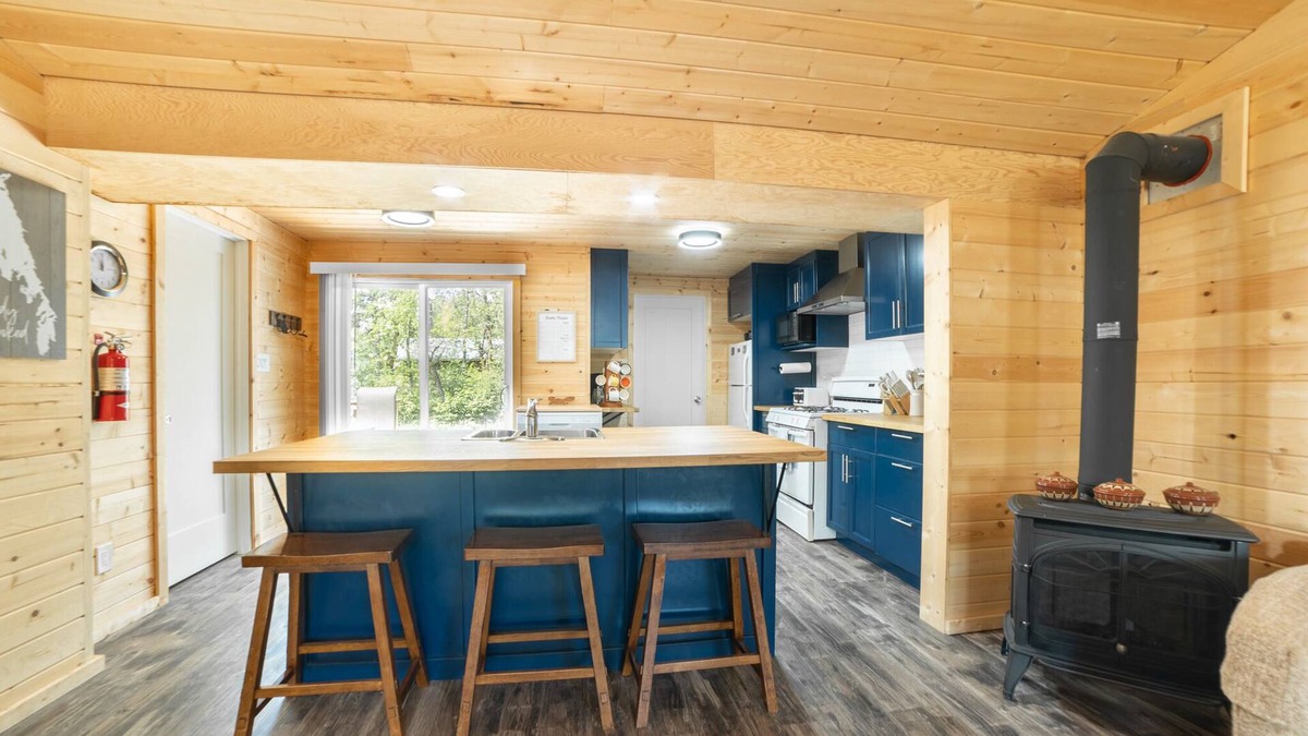 Sandy Hook Cottage | 🏝 Sandy Hooked 2Bed1Bath Remodelled Pine Cottage