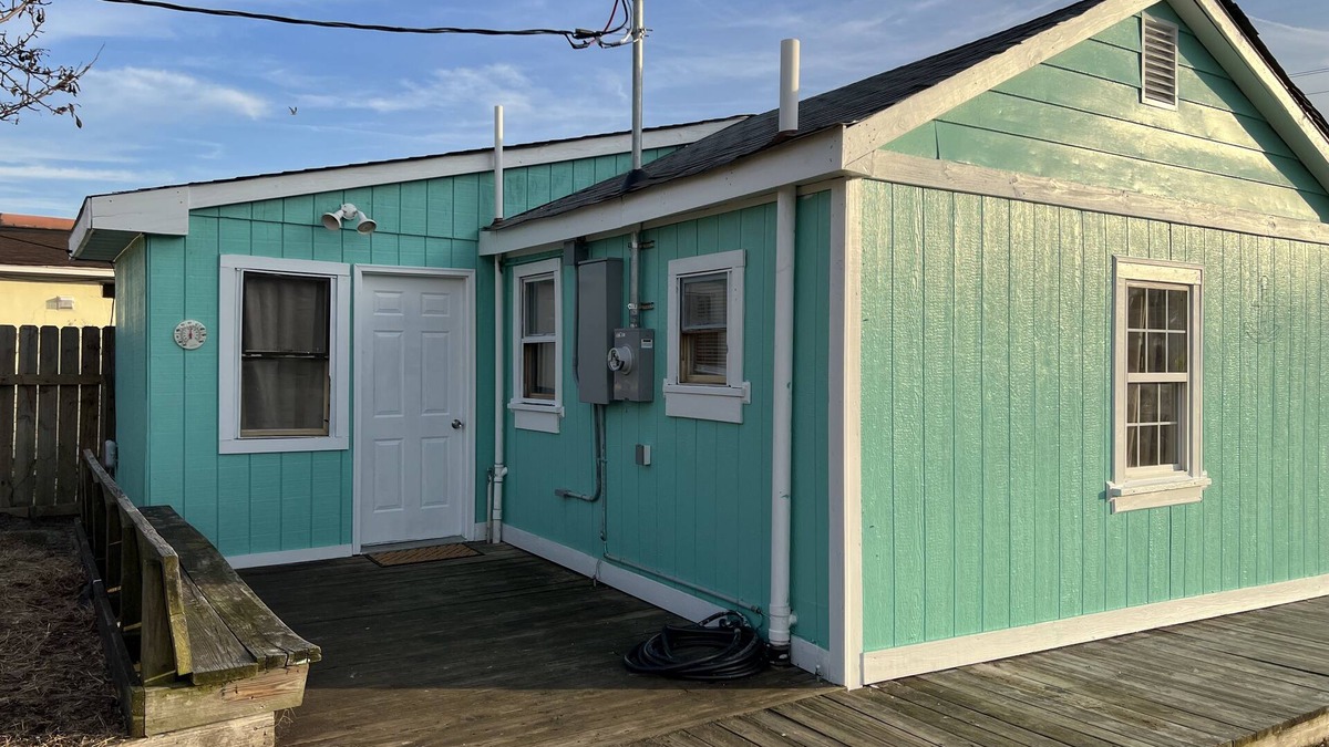 East Ocean View Cottage | Sandy Mutts at the Beach