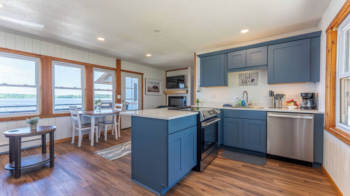 Ely Resort | Sandy Point Resort Suit, amazing 365 Lakeview